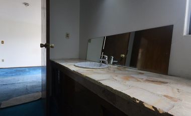 Extraordinaria casa en Venta, gran terreno - Paseos de Churubusco.