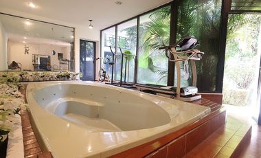 Extraordinaria casa en Venta, gran terreno - Paseos de Churubusco.