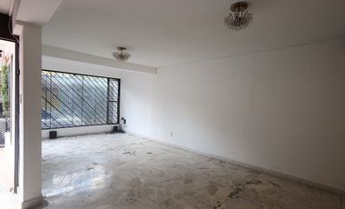 Extraordinaria casa en Venta, gran terreno - Paseos de Churubusco.