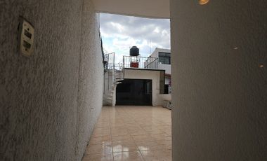 Extraordinaria casa en Venta, gran terreno - Paseos de Churubusco.