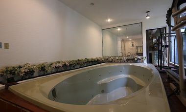 Extraordinaria casa en Venta, gran terreno - Paseos de Churubusco.