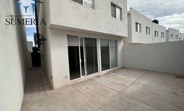 Casa en RENTA en fraccionamiento con cancha de pádel en Zona Reliz
