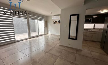 Casa en RENTA en fraccionamiento con cancha de pádel en Zona Reliz