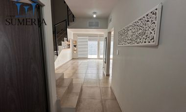 Casa en RENTA en fraccionamiento con cancha de pádel en Zona Reliz