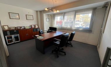 Inmueble comercial sobre Avenida principal Lanus Oeste