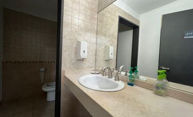 Inmueble comercial sobre Avenida principal Lanus Oeste