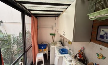 Departamento en venta con patio y lavadero en Sarandi