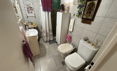 Departamento en venta con patio y lavadero en Sarandi