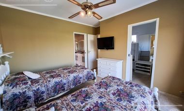 Casa en venta en barrio Las Acacias, Hudson. Con escritura. Apta crédito!