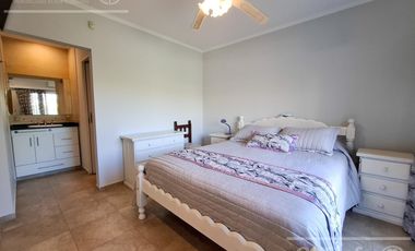 Casa en venta en barrio Las Acacias, Hudson. Con escritura. Apta crédito!