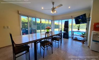 Casa en venta en barrio Las Acacias, Hudson. Con escritura. Apta crédito!