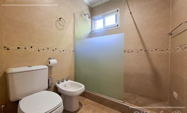 Casa en venta en barrio Las Acacias, Hudson. Con escritura. Apta crédito!