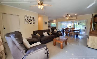 Casa en venta en barrio Las Acacias, Hudson. Con escritura. Apta crédito!