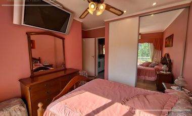 Casa en venta en barrio Las Acacias, Hudson. Con escritura. Apta crédito!