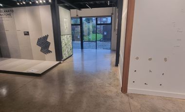ARRIENDO COMERCIAL 200M2 CON ESTACIONAMIENTOS