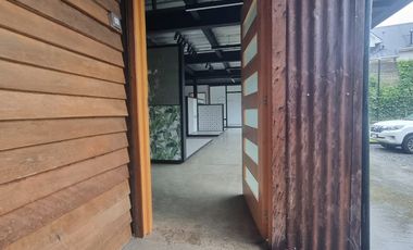 ARRIENDO COMERCIAL 200M2 CON ESTACIONAMIENTOS