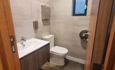 ARRIENDO COMERCIAL 200M2 CON ESTACIONAMIENTOS
