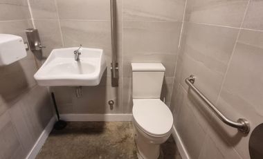 ARRIENDO COMERCIAL 200M2 CON ESTACIONAMIENTOS