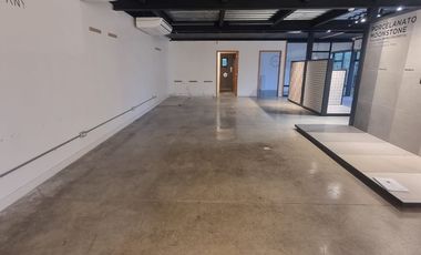 ARRIENDO COMERCIAL 200M2 CON ESTACIONAMIENTOS
