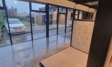 ARRIENDO COMERCIAL 200M2 CON ESTACIONAMIENTOS