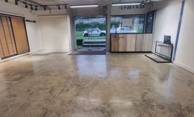 ARRIENDO COMERCIAL 200M2 CON ESTACIONAMIENTOS