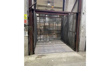 AVE. FRANGIPANI CURUNDU BODEGA CON OFICINA VENTA