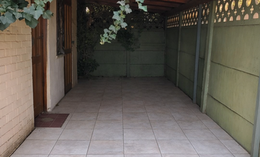 CASA FAMILIAR CON PATIO Y QUINCHO EN VILLA EL BOSQUE