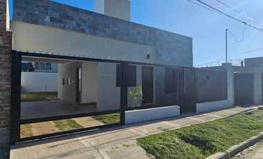 Venta Casa Santa Fe -  Barrio La Esmeralda