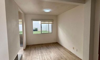 Casa en Renta  Bosque real con jardín 28 mil mensuales 3 rec