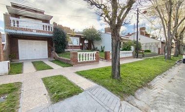 Exclusiva casa en La Lucila del mar .