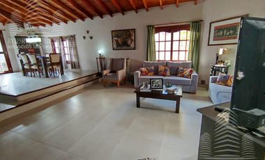 Exclusiva casa en La Lucila del mar .