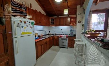 Exclusiva casa en La Lucila del mar .