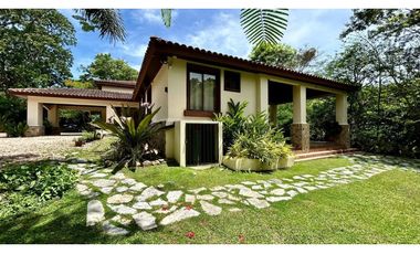 Se Vende Hermosa Casa en El Barrero hacia Churuquita Grande, Coclé