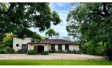 Se Vende Hermosa Casa en El Barrero hacia Churuquita Grande, Coclé