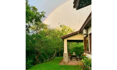 Se Vende Hermosa Casa en El Barrero hacia Churuquita Grande, Coclé