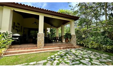 Se Vende Hermosa Casa en El Barrero hacia Churuquita Grande, Coclé