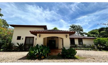 Se Vende Hermosa Casa en El Barrero hacia Churuquita Grande, Coclé