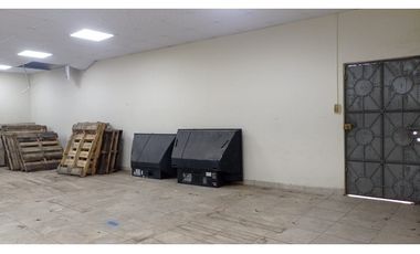 VENDO Plaza comercial en Aguadulce