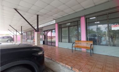 VENDO Plaza comercial en Aguadulce