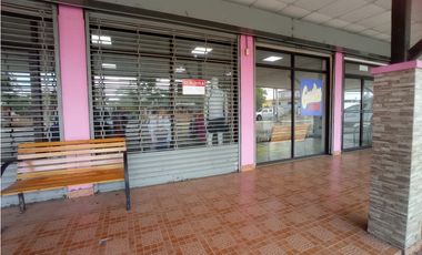 VENDO Plaza comercial en Aguadulce