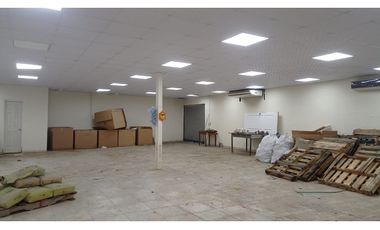VENDO Plaza comercial en Aguadulce