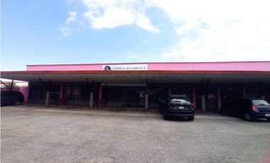 VENDO Plaza comercial en Aguadulce