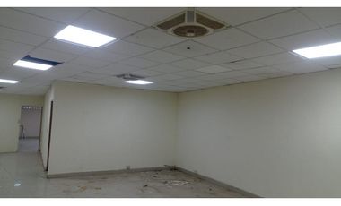 VENDO Plaza comercial en Aguadulce