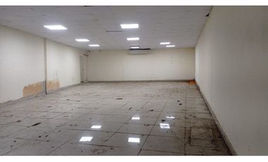VENDO Plaza comercial en Aguadulce