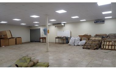 VENDO Plaza comercial en Aguadulce