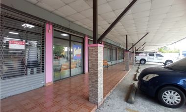 VENDO Plaza comercial en Aguadulce