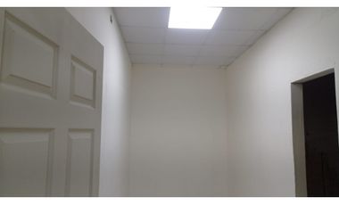 VENDO Plaza comercial en Aguadulce