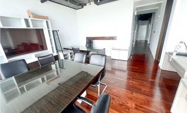 VENTA / ALQUILER – Oficina amoblada en Torre Oceania