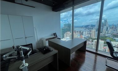 VENTA / ALQUILER – Oficina amoblada en Torre Oceania