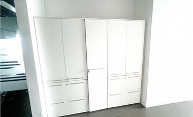 VENTA / ALQUILER – Oficina amoblada en Torre Oceania